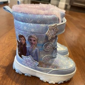 Toddler snow boots size 8